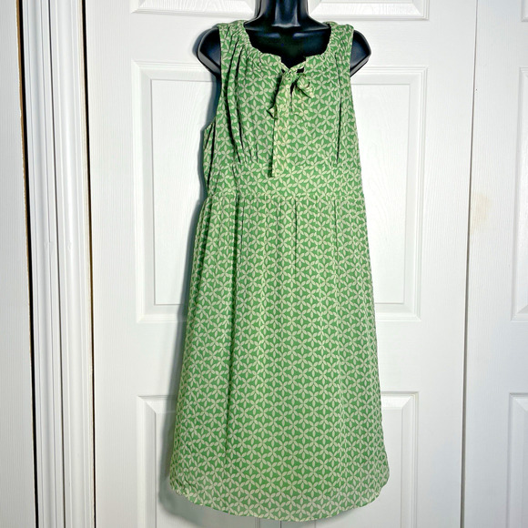 Green Patterned Sleeveless Dress - Picture 1 of 11